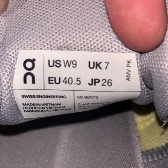 On Cloud 5 running shoes in "Hay/Frost" W SZ9 - Picture 12 of 13